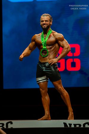 MEN'S PHYSIQUE 174